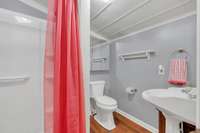 Bath in poolhouse