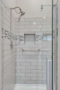 handicap accessible primaty bathroom