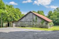 Barn with workshop and 2 apartments