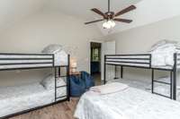 BUNK BED ROOM SLEEPS 6 WITH WALK-IN CLOSET AND VAULTED CEILING