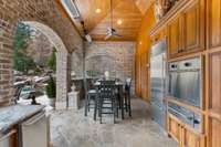 Sitting areas, restrooms, everything you need to relax in convenience