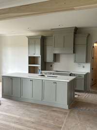 Kitchen with quartz
