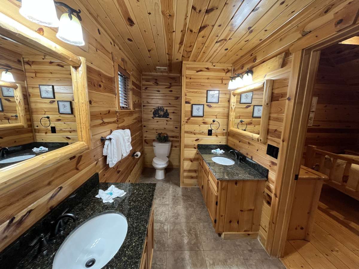 2nd Master bathroom, ensuite