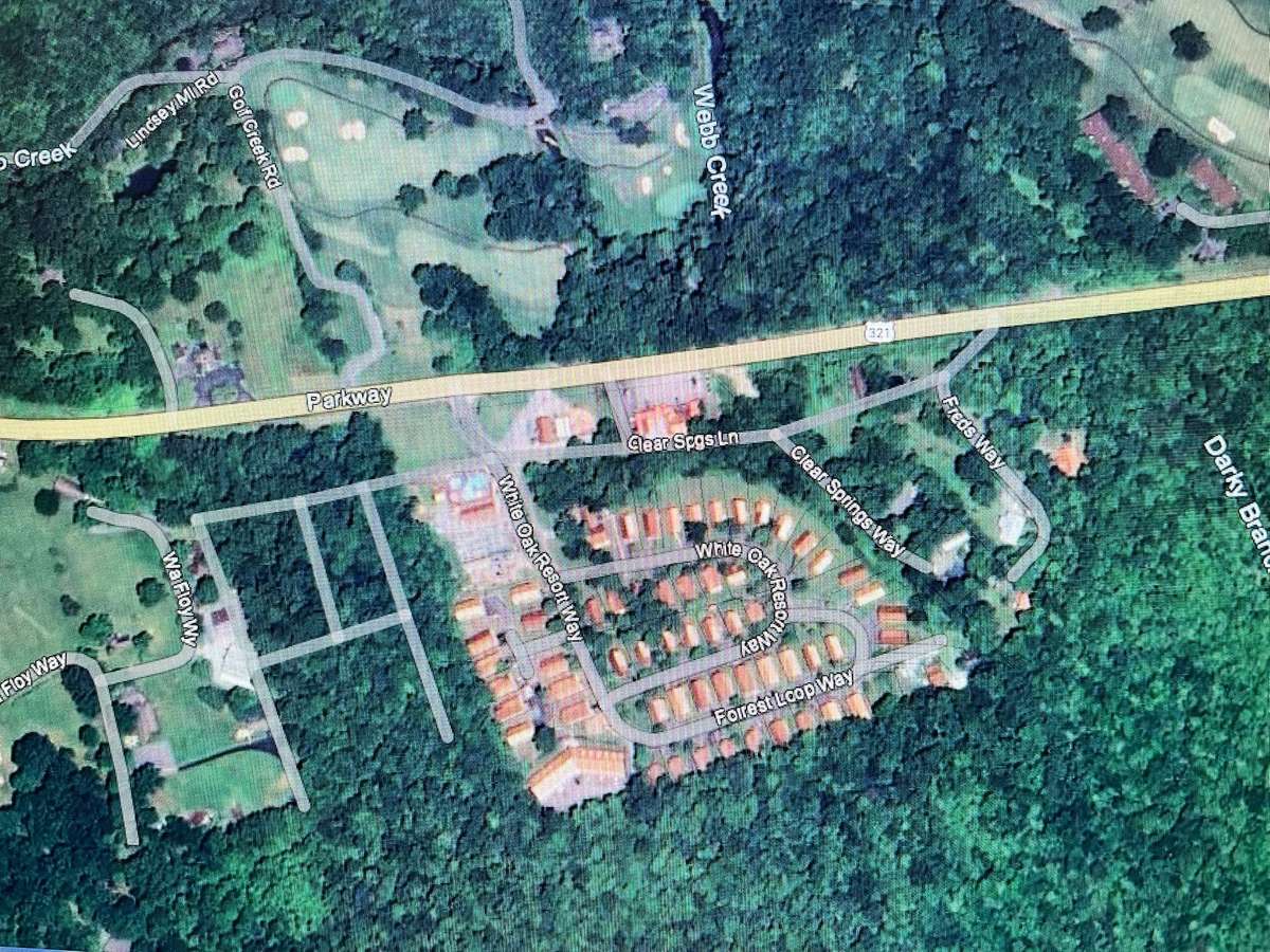 White Oak Resort and Lodge...Bent Creek Golf Course is across the street!