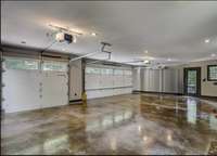 3car Garage empty