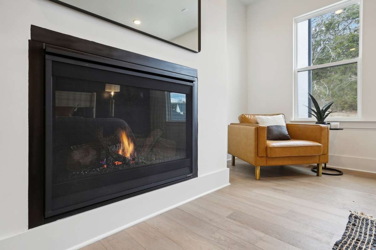 3
Fireplaces in home