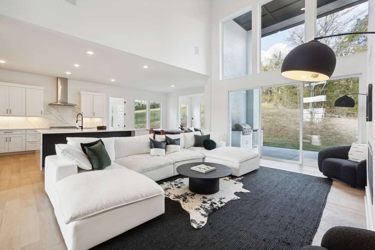 Magnificently
Modern! 20 ft ceilings in great room
With views into
Semi-private trees backyard