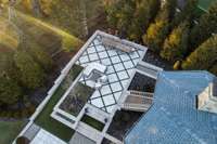 Huge entertainment space.