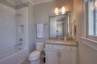 Full en-suite bathroom