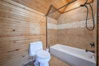 Upstairs Full Bath w/Tile Shower Surround