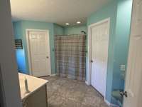 Owner's bath11x16, with his/hers closets