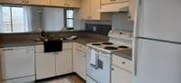 Nice large eat-in kitchen with all appliances.