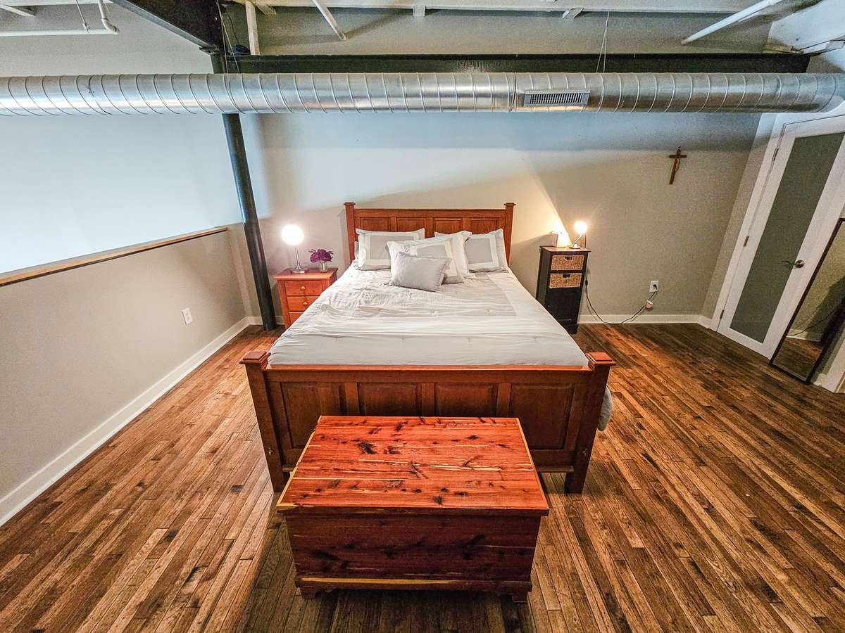 Another view of the loft BR.
