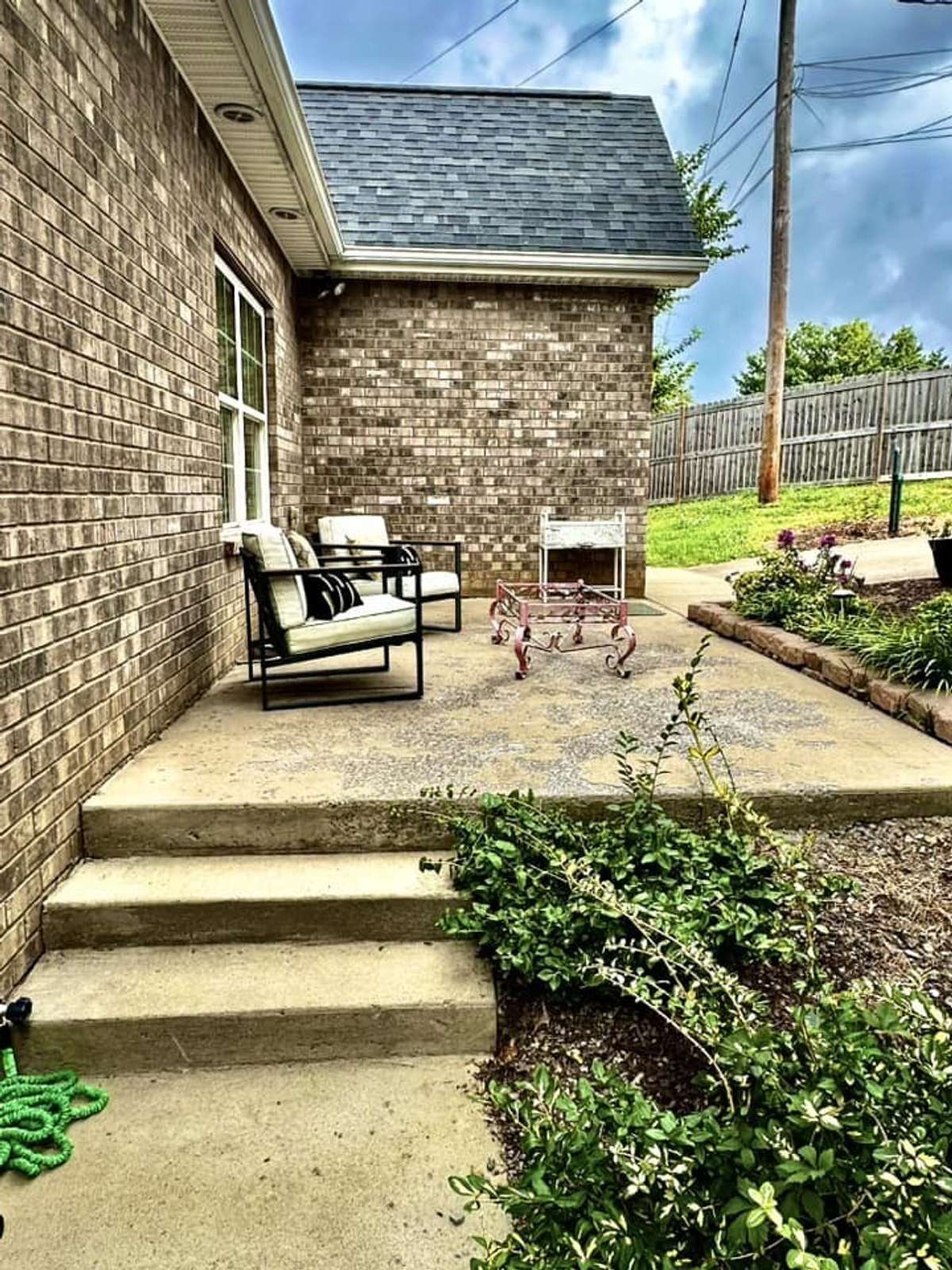 Patio next to the Garage and no steps from Garage that makes it Handicap Accessible.
