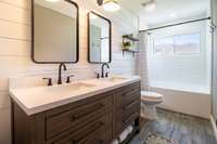 Full bath between bedrooms 2 and 3