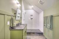 Bedroom 4's En suite