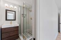 Ensuite bath #3