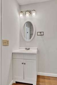 Vanity in fullpath on main floor