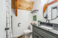 Main level bath/shower combo