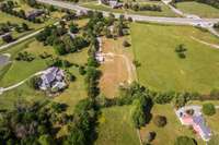 Located the first drive past Nestledown Farms... NO HOA!