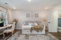 Gorgeous Flex Room