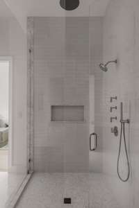 Spa-like glass shower