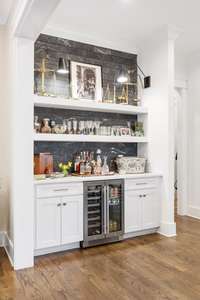 Bar off of the kitchen