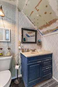 Bath 2 upstairs