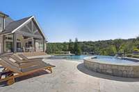 Gorgeous 360 panoramic views from every direction.