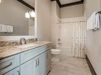 6BR en-suite bathroom