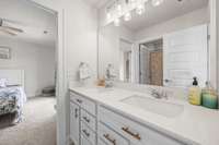 Bathroom connecting bedroom 3 and 4