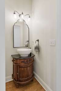 Main level 1/2 Bath