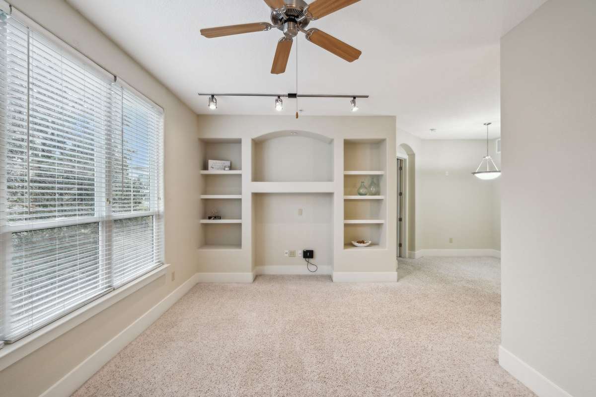 Oh!  Don't miss the 10ft ceilings!