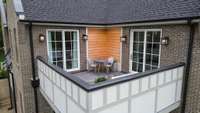 Suntan deck/upper terrace