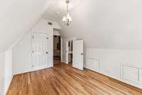 Upstairs Guest Room w/ 1/2 bath