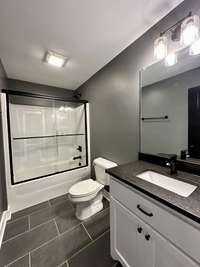 Guest bath between bed 2 & 3