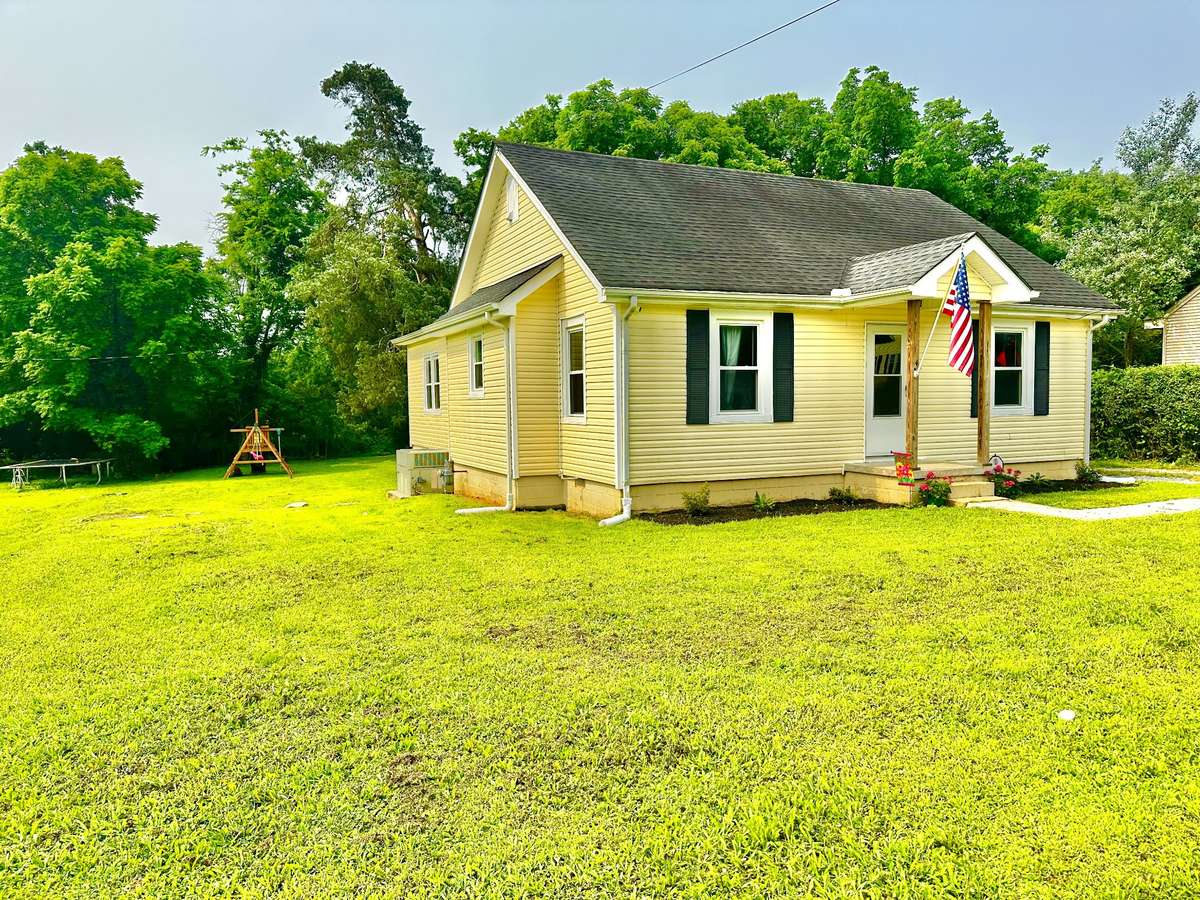 Home is just around the corner from Hwy 231 or North Main Street for shopping
