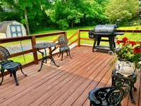 Big Fec  Big Deck with dual entrance to the home. The Mini Barn stays with the home