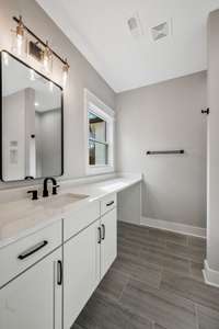 Guest bedroom 1 bathroom