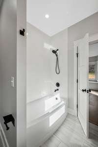 Guest bedroom 1 bathroom