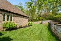 Expanise rock retaining wall