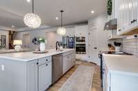 Double oven ~ one being a range~ makes entertaining easy!