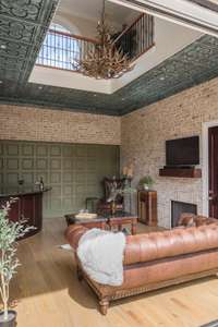 Large open den with full wet-bar