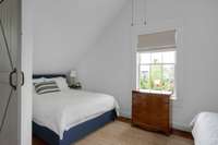 Garage apartment - 2 queen beds