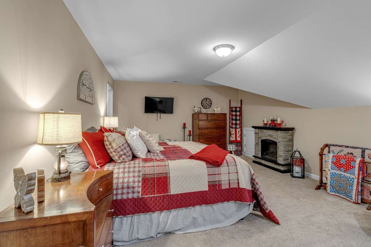Upstairs Bonus room measures 420 Sq. Ft. Currently used as a 3rd Bedroom. And this Bonus area also has a half bath. Great area for guest.