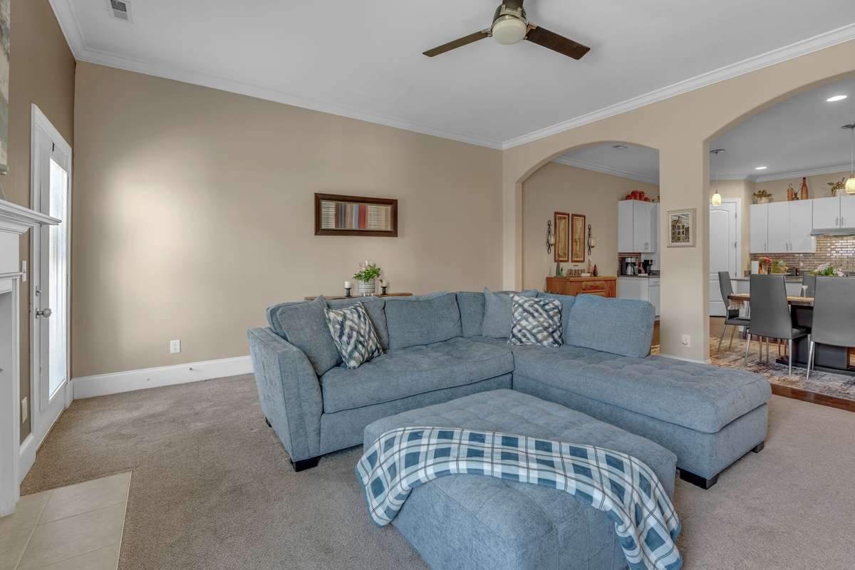 Another view of living room, showing off those beautiful arched walls.