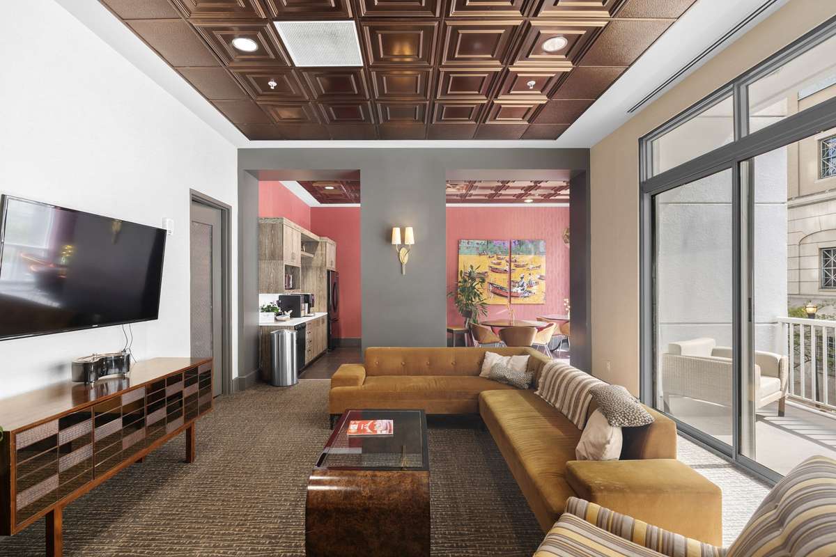 Lounge / sitting / work area
