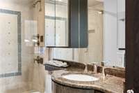 Stylish primary bath