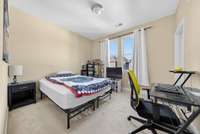 Another bedroom, wouldn't this make a great guest room...
