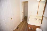 master 2 bathroom